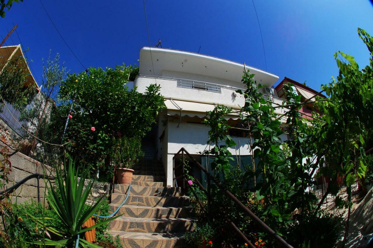 Rafail'S Apartment Sarandë Eksteriør billede